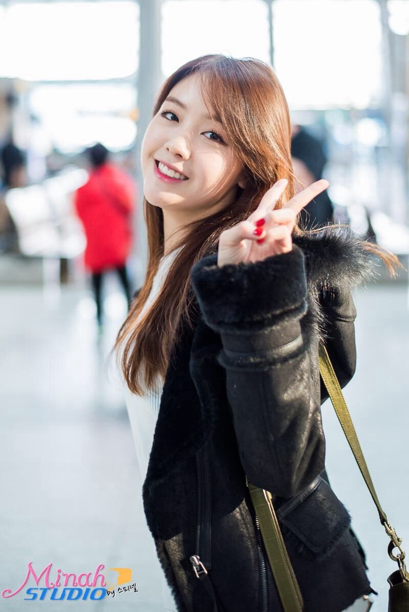 Min Ah sở hữu thân hình chuẩn cùng đôi chân thon dài.