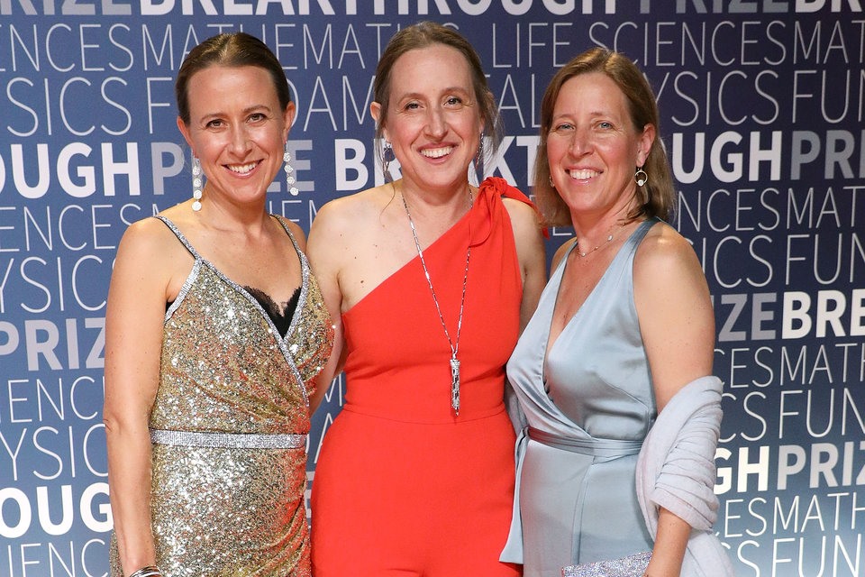 Wojcicki là người lớn tuổi nhất trong ba chị em. Em gái út của cô, Anne Wojcicki, là người đồng sáng lập và CEO của công ty di truyền học, 23andMe.
