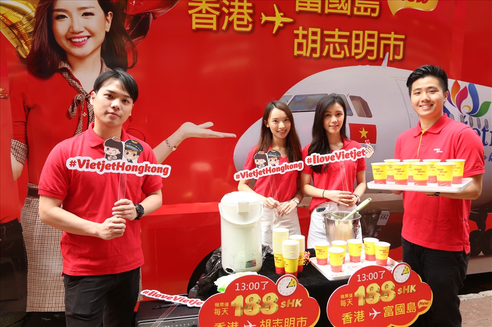 Một số hoạt động chào đón hành khách mà hãng Vietjet tổ chức.