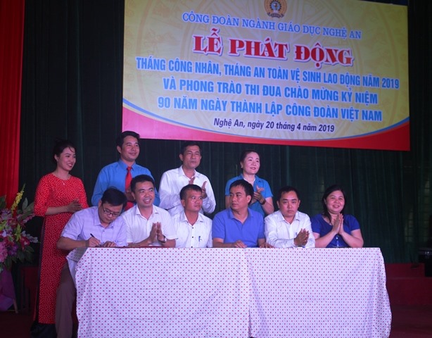 Ký kết thi đua