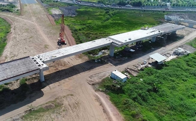 Hình ảnh cao tốc Trung Lương - Mỹ Thuận đang dần thành hình. Ảnh: K.C