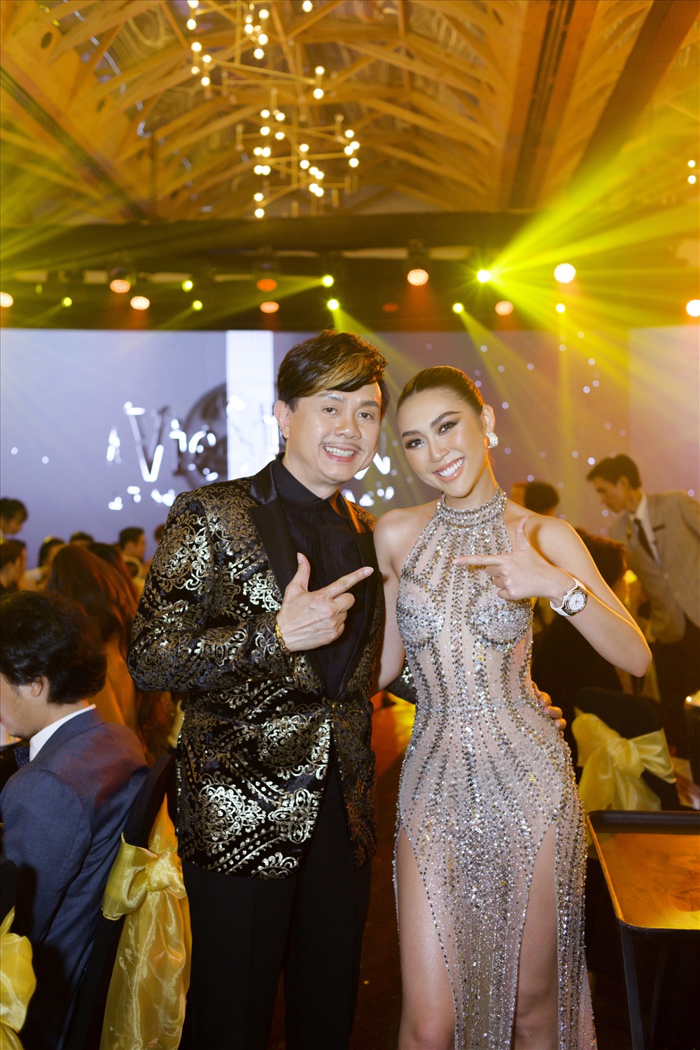 Tường Linh và danh hài Chí Tài.