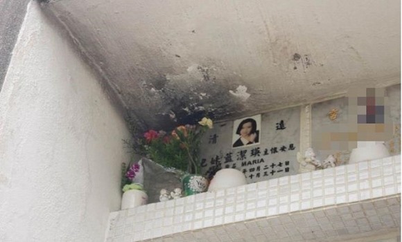 Tường bị cháy đen, nhiều tàn thuốc và nến loang lổ ở nơi tưởng nhớ Lam Khiết Anh.