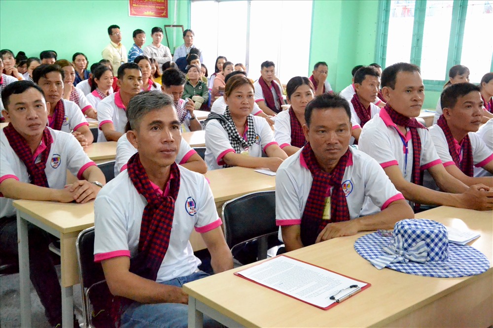 Gương mặt rạng rỡ của lao động chuẩn bị sang Hàn Quốc làm việc. Ảnh: Lục Tùng