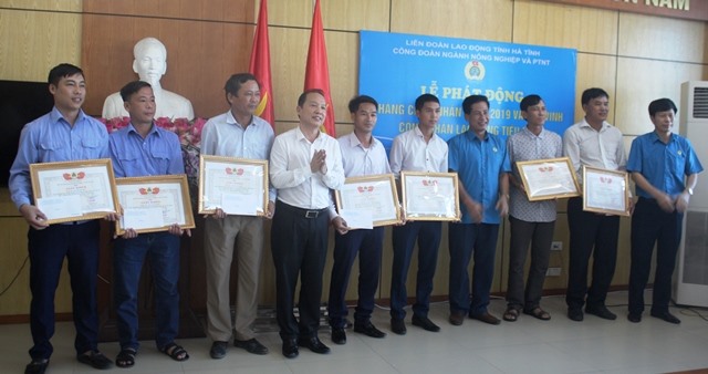 Tuyên dương công nhân lao động tiêu biểu