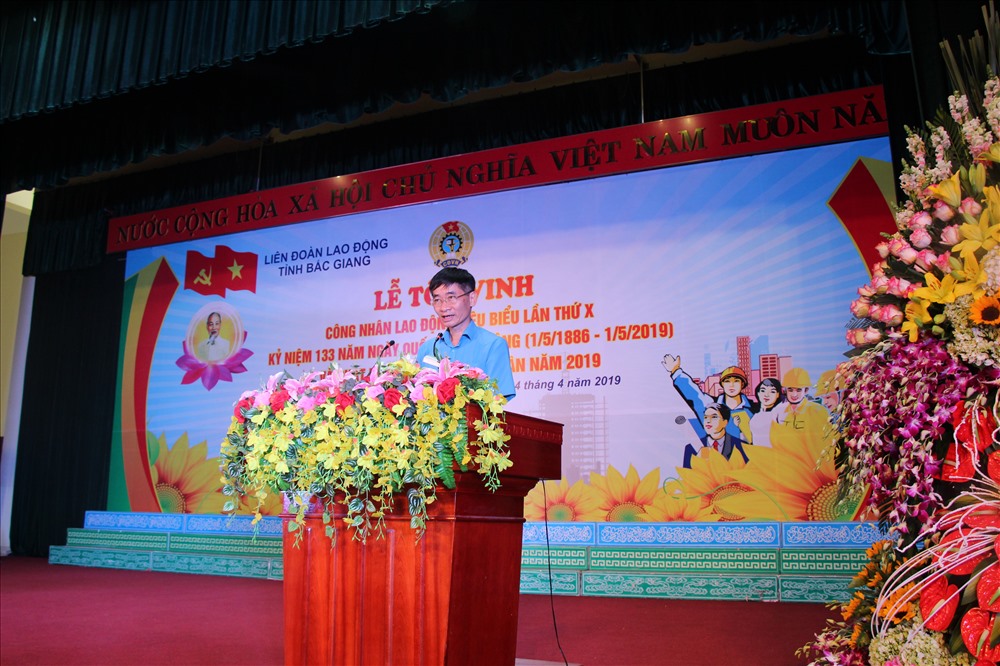 Đồng chí Trần Văn Thuật, Phó Chủ tịch Tổng LĐLĐ Việt Nam phát biểu tại buổi lễ.