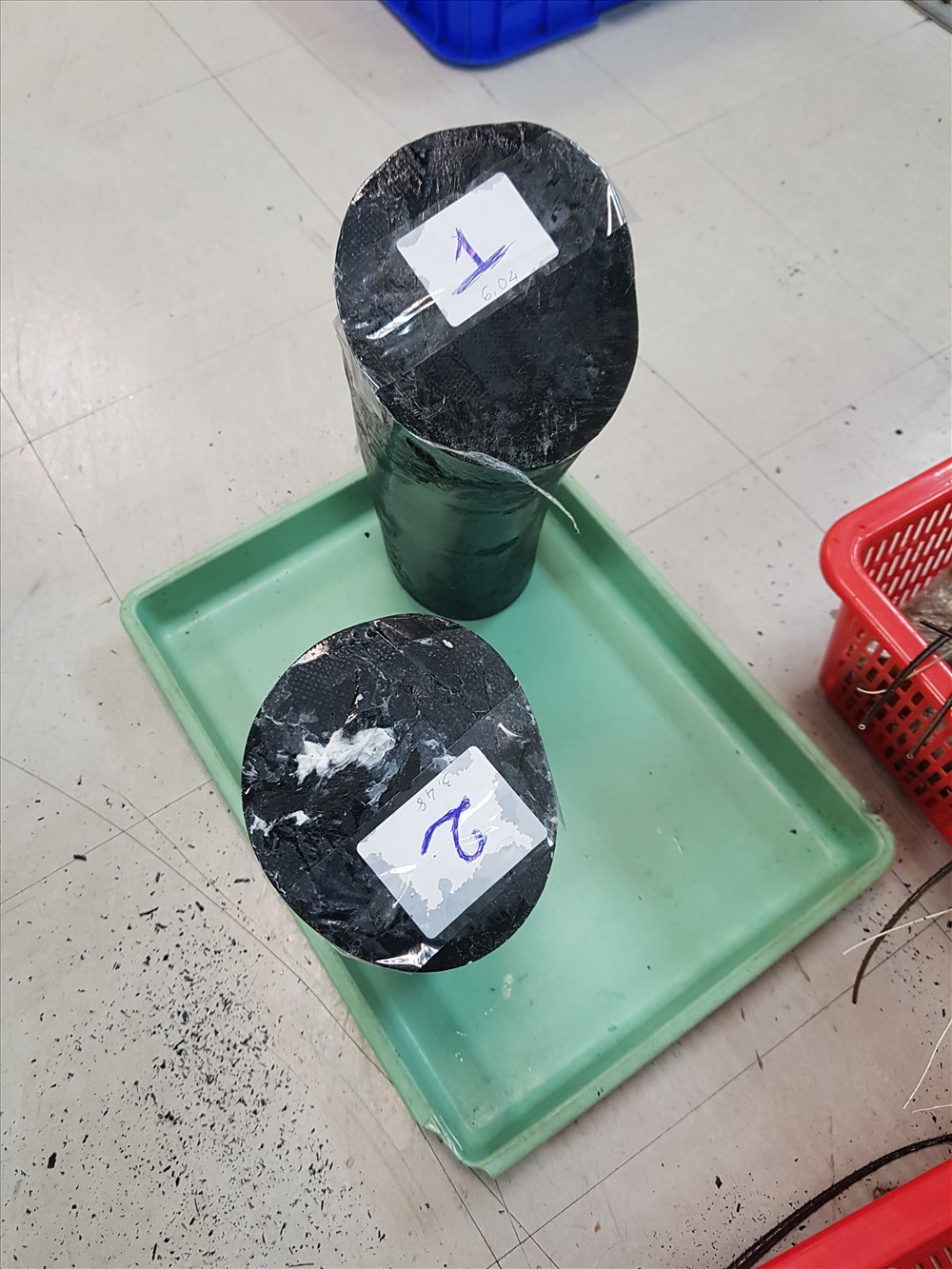 Số ngà voi bị lực lượng chức năng thu giữ.