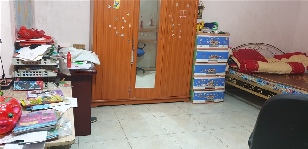 Căn phòng đơn sơ không có vật dụng quý giá. Ảnh: Huyên Nguyễn
