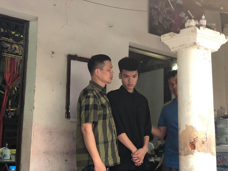 Ông Quân đến chia buồn cùng con trai chị Hà.