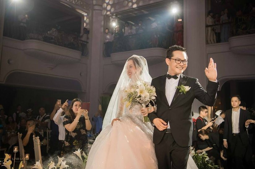 NSND Trung Hiếu và vợ.