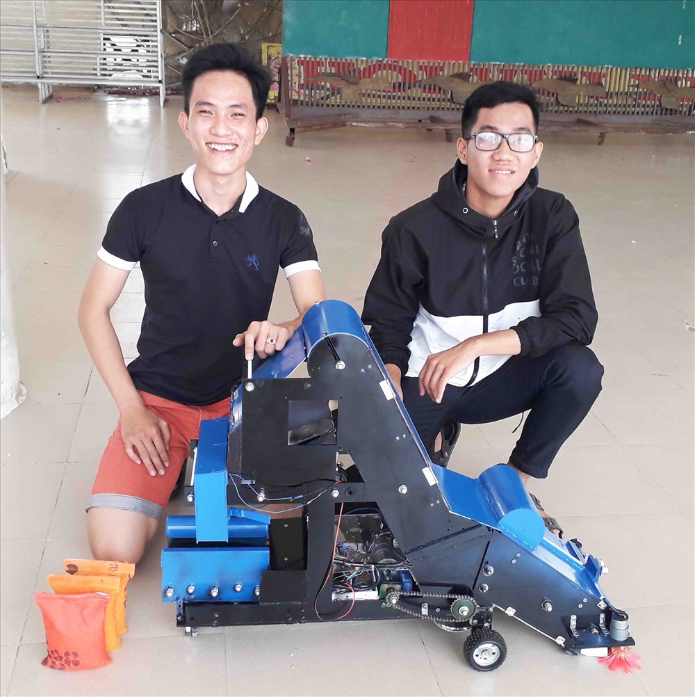 Sản phẩm máy thu gom và đóng bao hoàn chỉnh trong quá trình chạy thử nghiệm.