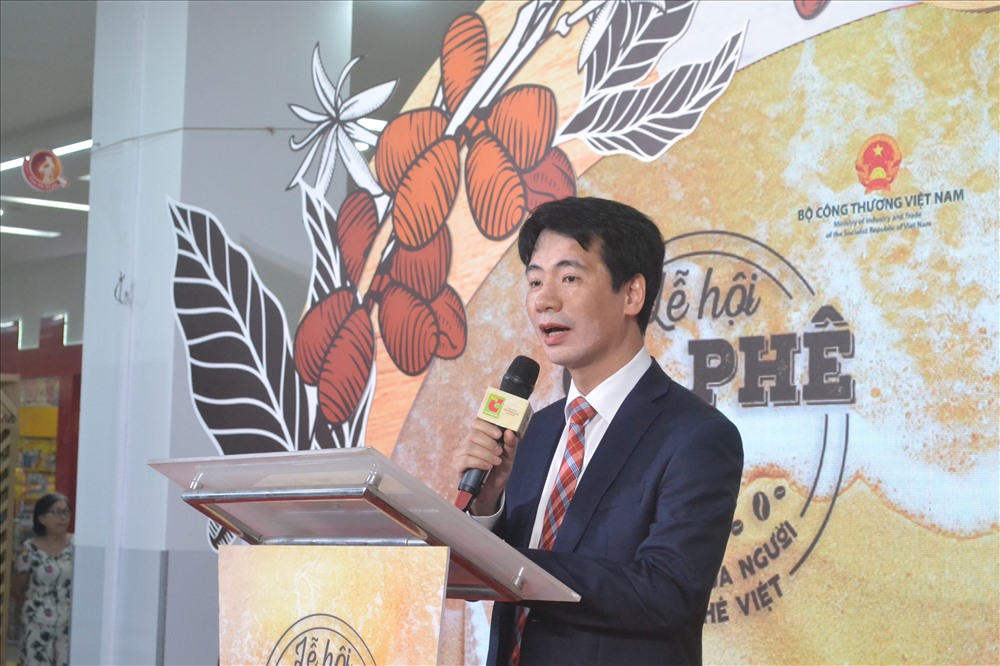 Ông Tạ Hoàng Linh – Vụ trường Vụ thị trường Âu – Mỹ, Bộ Công Thương phát biểu tại lễ khai mạc. Ảnh: Châu Tường