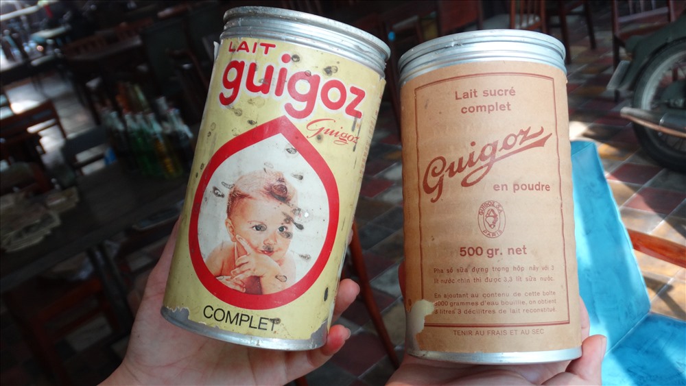 uigoz là lon sữa bột do Hà Lan sản xuất. Hầu hết trước năm 1975 loại sữa này được các gia đình công chức, quân nhân và gia đình khá giả ưa chuộng. Sau khi sử dụng hết chúng còn được tận dụng để đựng những đồ gia vị gồm bột ngọt, tiêu, đường,...