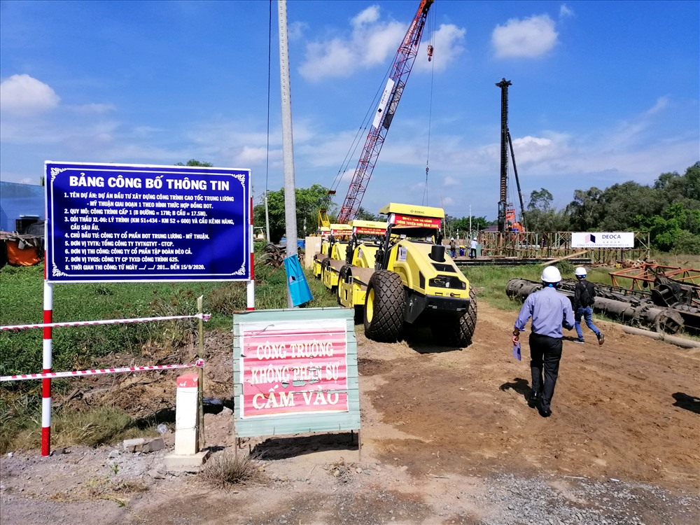 Trên công trường xây dựng của Công ty CP BOT Trung Lương - Mỹ Thuận. Ảnh: C.H