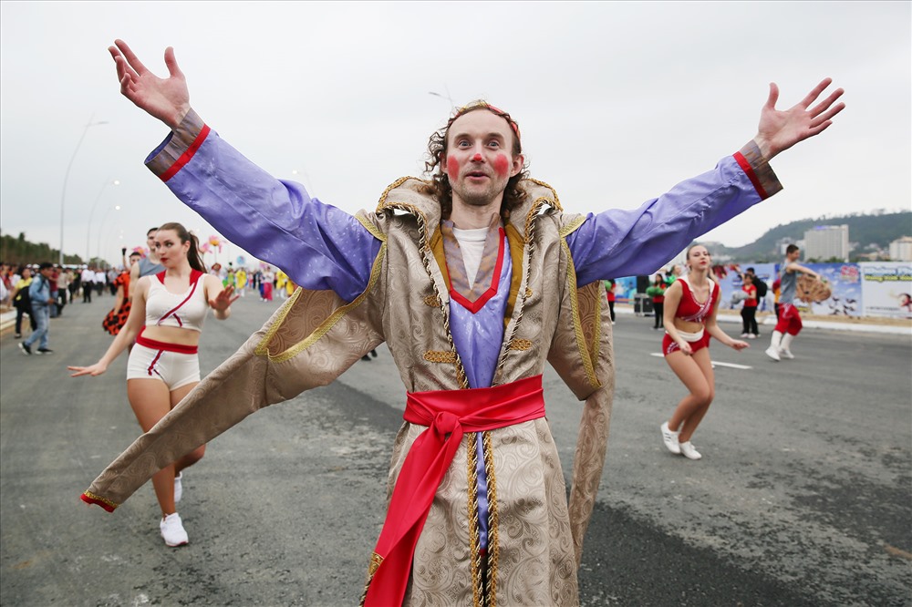 Một nghệ sĩ quốc tế tham dự Carnaval Hạ Long 2019. Ảnh: CTV