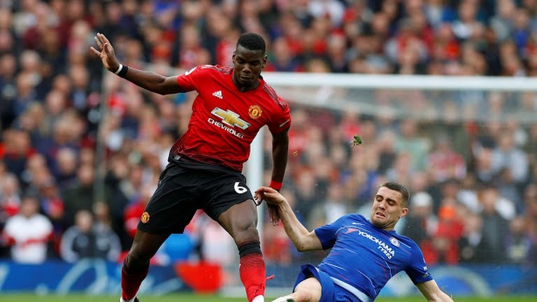 M.U và Chelsea chơi chắc hơn so với hiệp 1. Ảnh: Reuters.