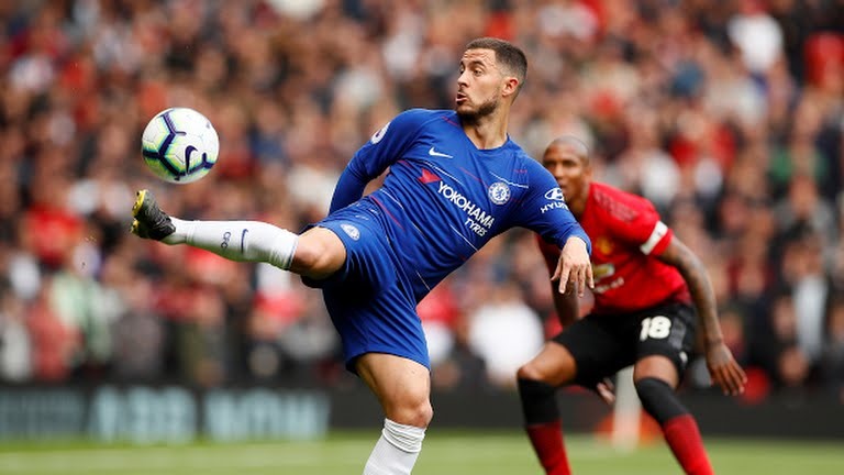 Hazard gặp khó trong các pha đi bóng đột phá. Ảnh: Reuters.