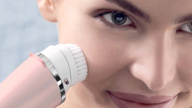 Môi trường sống bị ô nhiễm không khí, cần làm sạch sâu làn da.