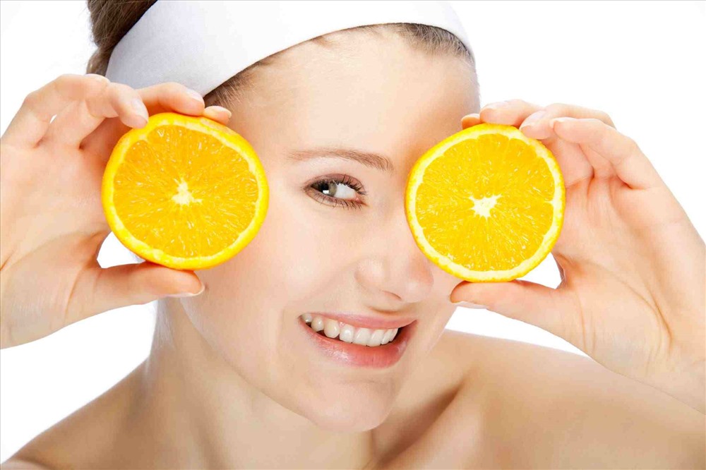 Môi trường sống bị ô nhiễm không khí, cần bổ sung vitamin cho da.