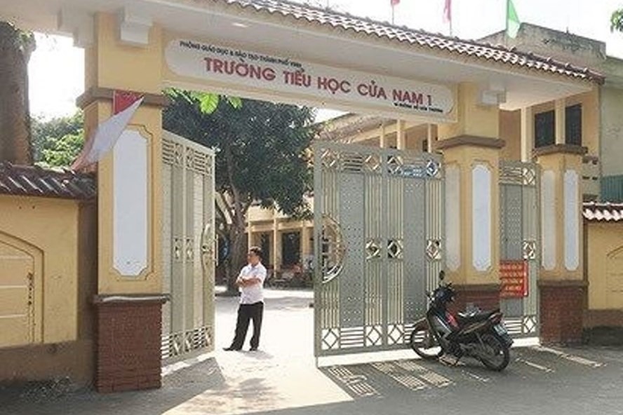 Ngôi trường xảy ra sự việc.
