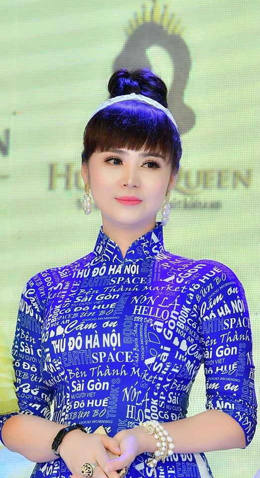 Thiết kế áo dài đặc biệt của Nữ hoàng hoa hồng Thanh Hương nhân dịp đất nước thống nhất 30.4.