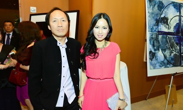 Vợ chồng ca sĩ Hà Phương.