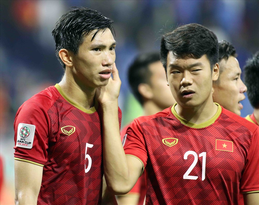 Cầu thủ gốc Thái Bình buồn bã sau trận thua Nhật Bản tại Asian Cup 2019. Ảnh Hữu Phạm