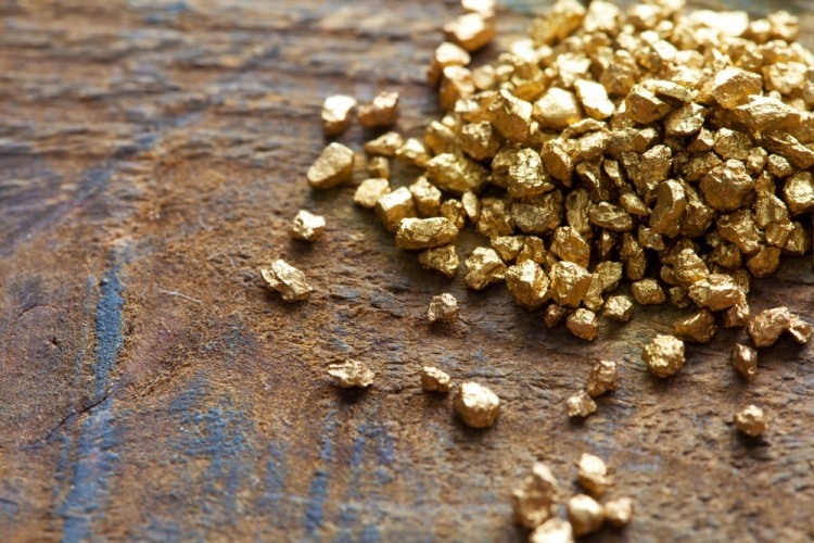 Giá vàng hôm nay sụt giảm do nhiều thông tin hỗ trợ đồng USD tăng giá