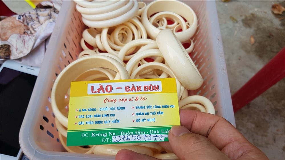 Theo xác định ban đầu, các khúc ngà và sản phẩm từ bộ phận cơ thể voi trên đều là hàng thật; người rao bán cũng thừa nhận là hàng thật 100%, công an cũng bắt nhiều vụ, đi giám định từ Viện Khoa học hình sự, rằng nó là hàng thật. Thử hỏi, với sự tràn lan và dường như công khai trên, thì luật pháp đứng ở đâu?