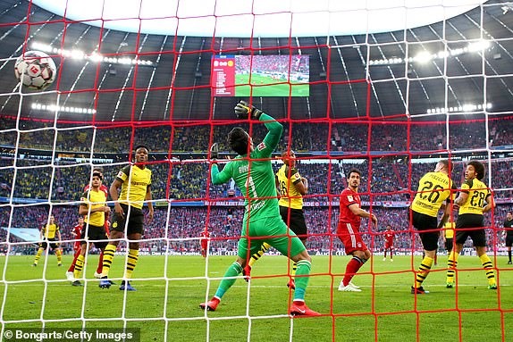 Hummels mở tỉ số ở phút thứu 10. Ảnh: Getty.
