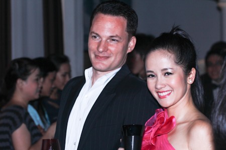 Hồng Nhung và chồng cũ.
