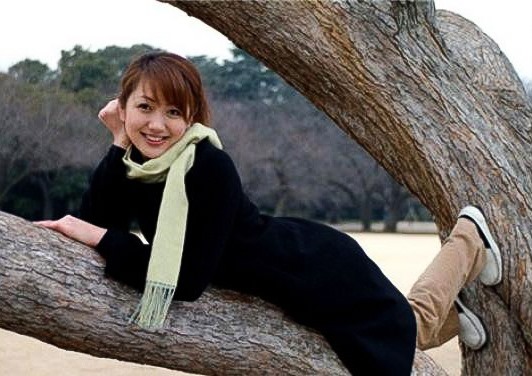 Năm 2003, Yang Huiyan tốt nghiệp và về nước phụ giúp công việc kinh doanh của gia đình. Chỉ hai năm sau, ông Yang quyết định rút lui khỏi thương trường và giao sự nghiệp lại cho con gái. Thời điểm đó, Yang Huiyan nhận 70% cổ phần Country Garden Holdings từ cha.