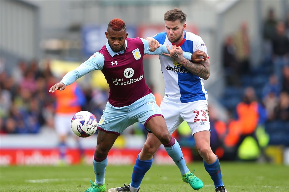 Ngôi sao Leandro Bacuna của ĐT Curacao đang thi đấu tại Ngoại hạng Anh.