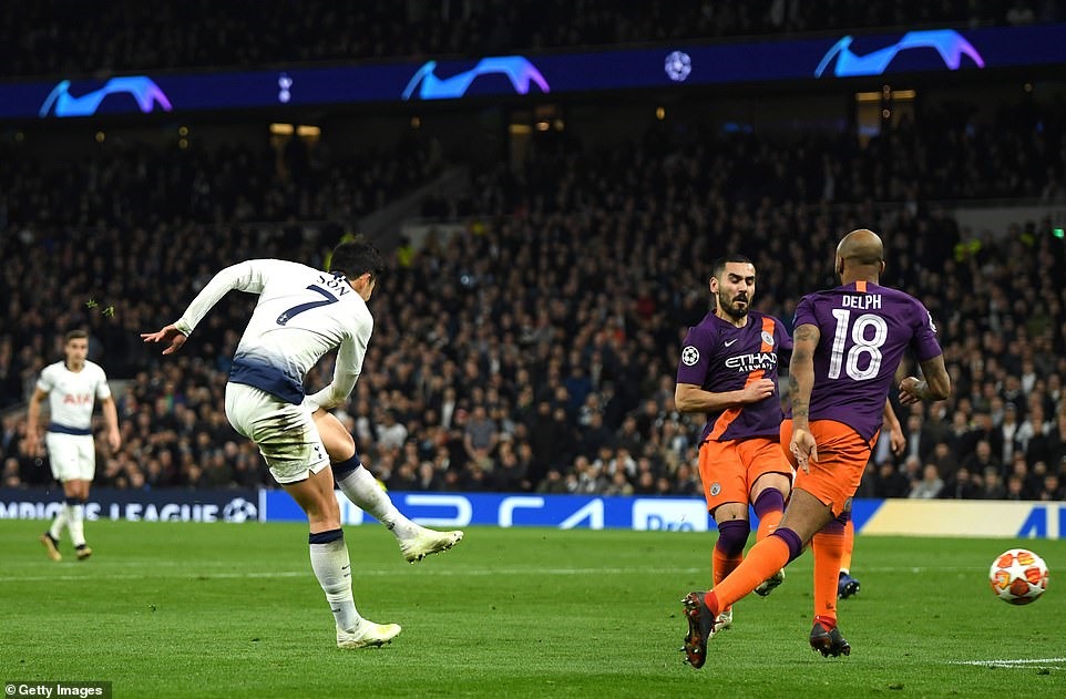 Son Heung-min tiếp tục là người “mở hàng” cho đội nhà trên sân vận động mới tại Champions League. Ảnh: Getty.