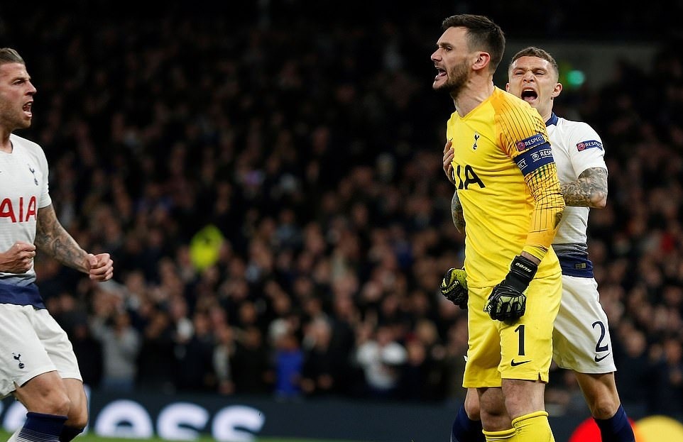 Aguero không thắng được Lloris. Ảnh: Getty.