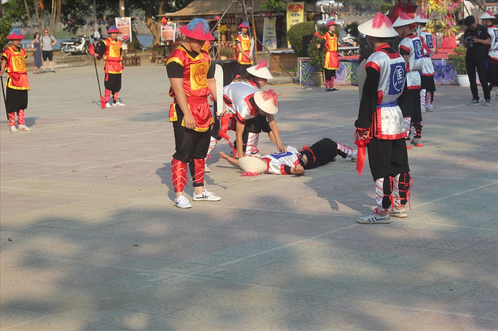 Mỗi quân cờ được mang một loại binh khí đặc trưng riêng. Có thể kể đến như quân “Tốt” dùng trường thương, quân “Tượng” dùng búa, quân “Tướng” dùng đại đao…