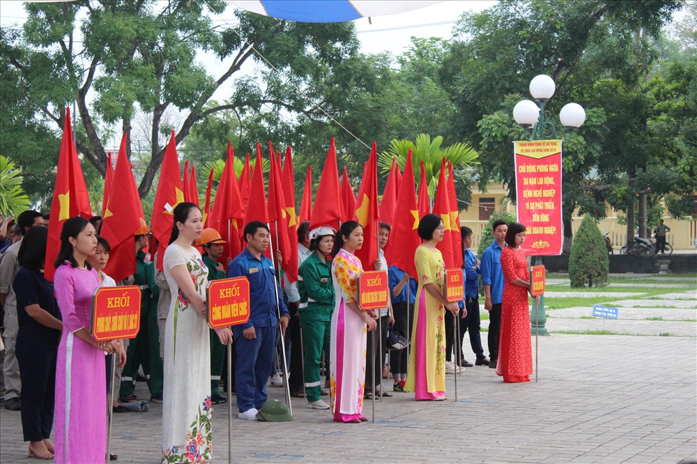 Hàng trăm CB, ĐV, CVCLĐ... tham gia hưởng ứng Tháng ATVSLĐ năm 2019.