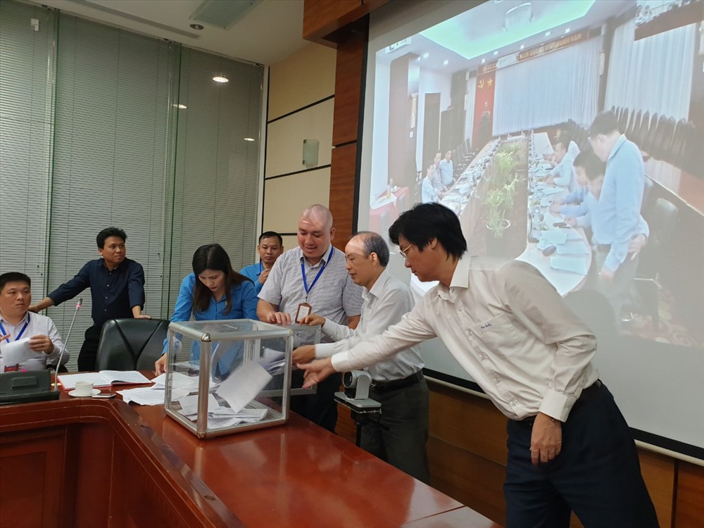 Các ủy viên BCH bỏ phiếu bầu Chủ nhiệm UBKT CĐ DKVN