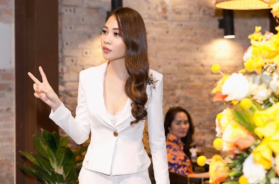 Chấp nhận yêu một người có nhiều bóng hồng nổi tiếng trong quá khứ, Đàm Thu Trang khẳng định cô không để tâm tới quá khứ của Cường Đô la cũng như không yêu anh vì tiền. Hiện đám cưới của cặp đôi đang là 1 trong những đám cưới được nhiều người quan tâm nhất showbiz Việt.