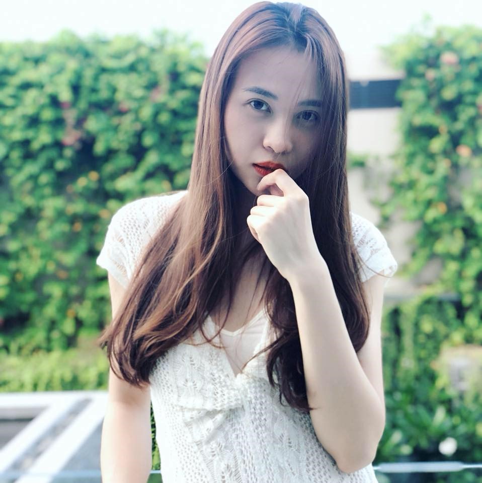 Chấp nhận yêu một người có nhiều bóng hồng nổi tiếng trong quá khứ, Đàm Thu Trang khẳng định cô không để tâm tới quá khứ của Cường Đô la cũng như không yêu anh vì tiền. Hiện đám cưới của cặp đôi đang là 1 trong những đám cưới được nhiều người quan tâm nhất showbiz Việt.