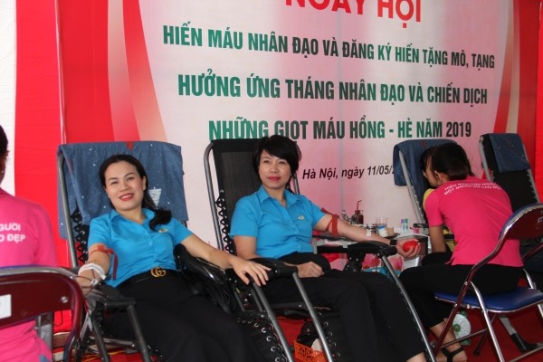 Cán bộ, đoàn viên Công đoàn Xây dựng Việt Nam hiến máu nhân đạo hưởng ứng Tháng nhân đạo và chiến dịch những giọt máu hồng - hè năm 2019.