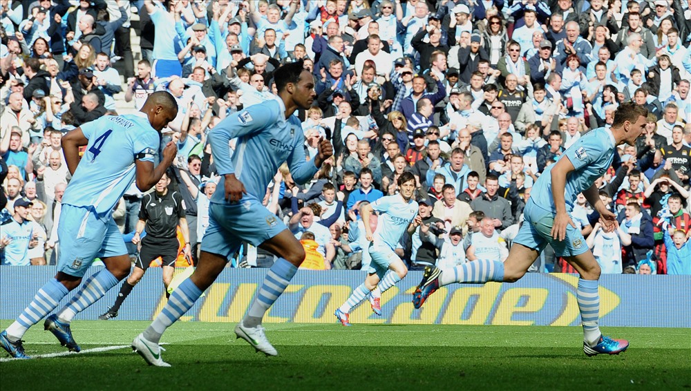 Edin Dzeko đem lại hi vọng. Ảnh: PA.