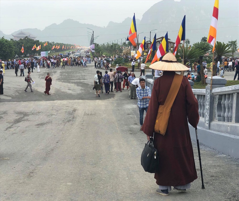 Nhà sư Thích Minh Thông một mình tới dự Đại lễ Vesak 2019