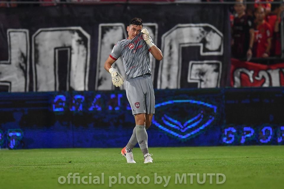 Trong đội hình Muangthong United thời điểm hiện tại, chỉ duy nhất thủ thành Văn Lâm được đánh giá có phong độ ổn định.