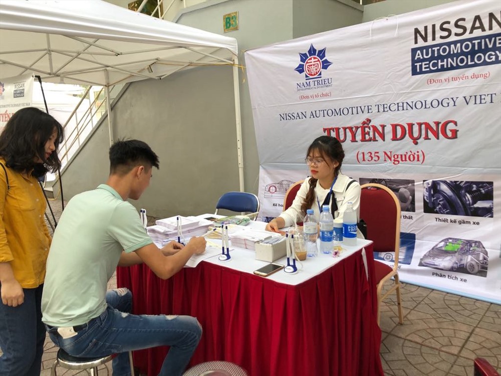 Sinh viên, người lao động có cơ hội tìm được việc làm thích hợp tại Ngày hội. Ảnh: H.A
