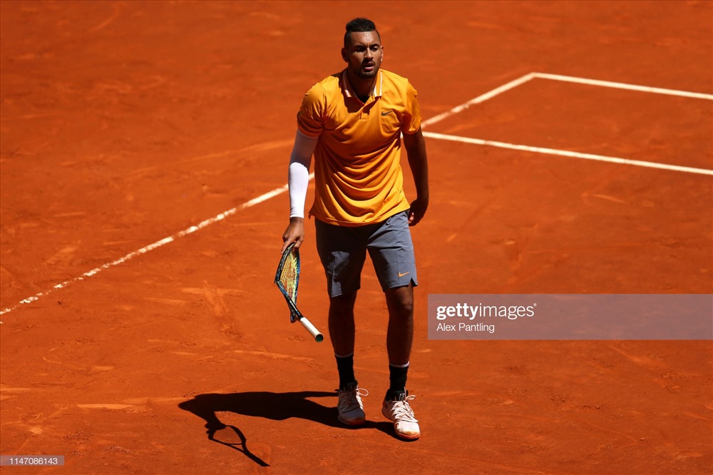 Kyrgios có những hành động cục cằn trên sân. Ảnh: Getty.