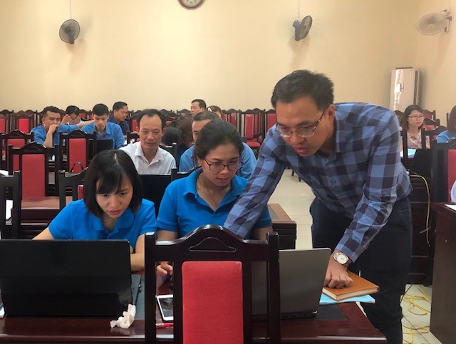 Hướng dẫn học viên sử dụng phần mềm quản lý đoàn viên CĐ.