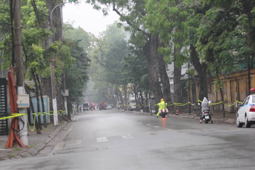 An ninh nghiêm ngặt trước khu vực nhà tang lễ