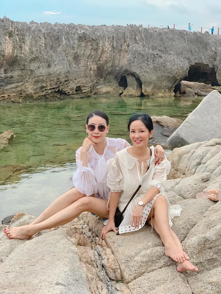 Hồng Nhung và Hoa hậu Hà Kiều Anh.