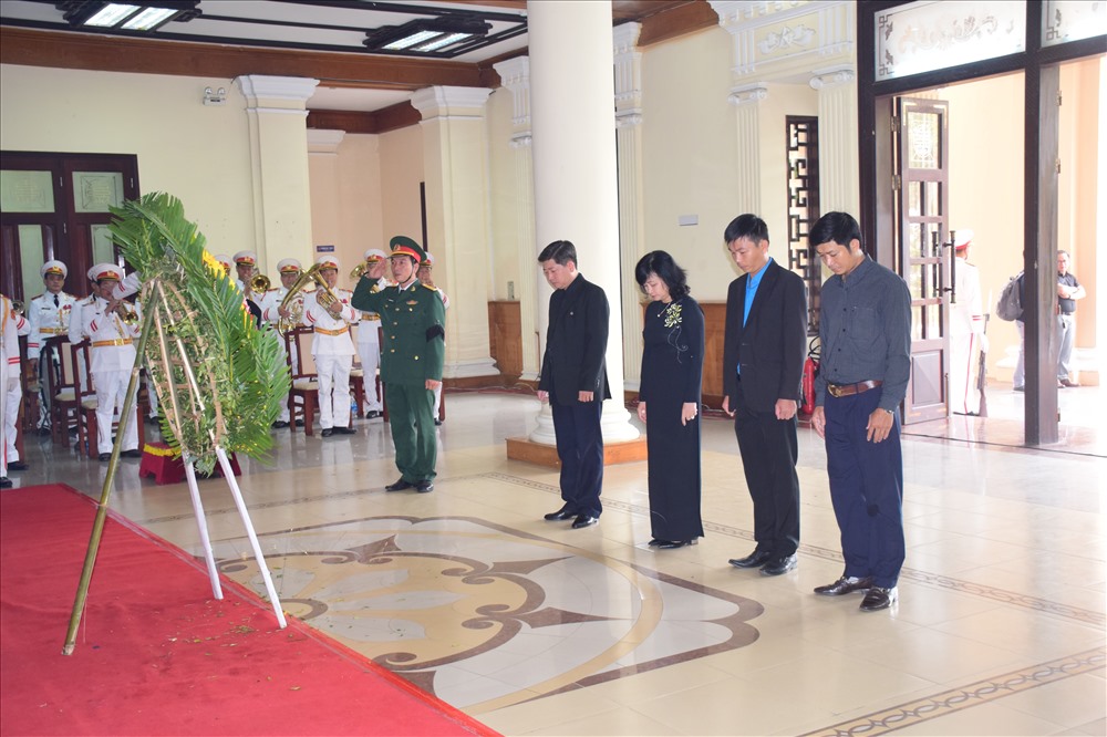 Lễ viếng diễn ra trong không khí trang nghiêm.